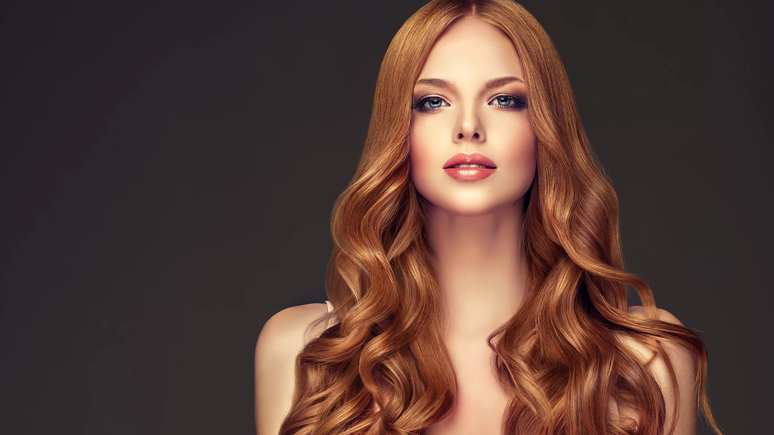 Коричнево рыжий цвет волос. Красивые волосы шатенка. Каштановый цвет волос 6. Цвет волос для глаз цвета виски. Темно рыжие волосы.