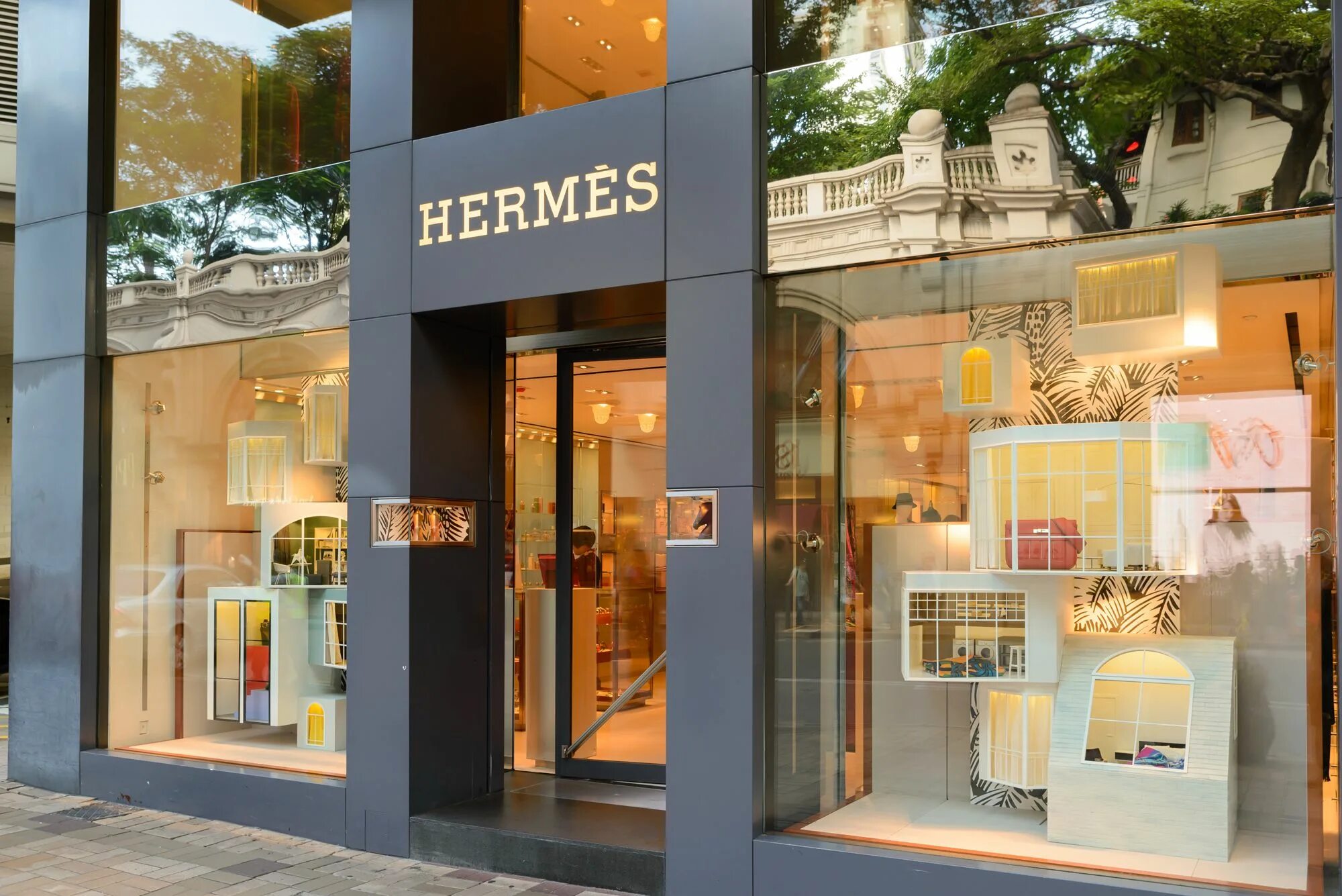 Бутик Эрмес в Ереване. Бутик Hermes Дубай. ПЕРВЫЙБУТИК Тьери Эрмэ. Hermès International SCA.