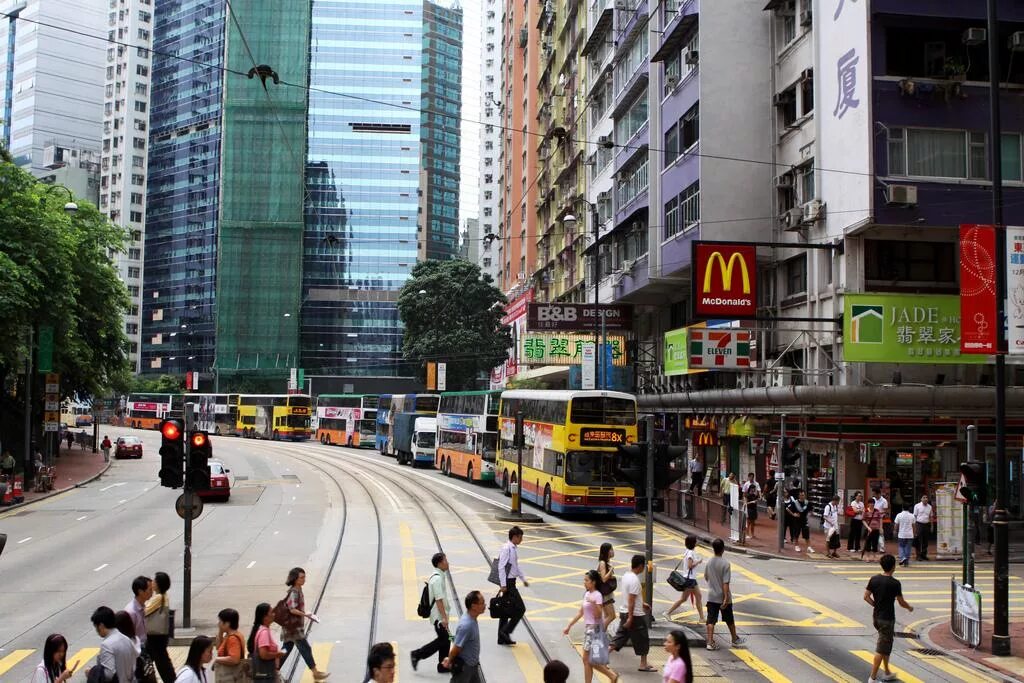 Ночные улочки гонконга. Гонконг улицы. Чайна таун гонконг. Улицы гонконга в 2000. Гонконг ночью улицы.