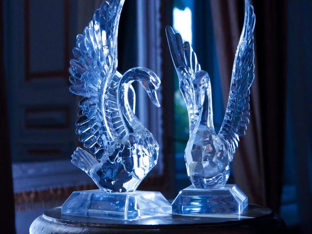 лебедь из хрусталя. хрусталь лебеди. хрусталь лебеди. хрустальный лебедь чаша. хрустальные статуэтки на годовщину свадьбы.