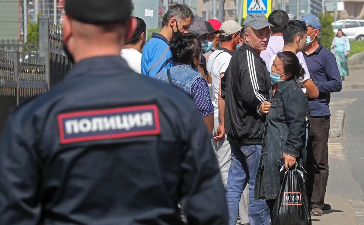 После сентябрь с мигрантам что будет. Мигранты в Москве. Мигранты в России 2021. Преступность мигрантов. Таджикские мигранты.