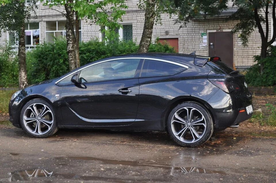 Опель на литых дисках фото Колесики))) Opel Astra J GTC, 1,4 л, 2013 года колёсные диски DRIVE2