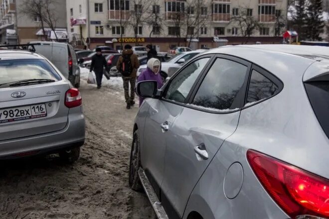 Езда по тротуару штраф. Машина на тротуаре штраф. Наказание за езду по тротуару на автомобиле. Езда по тротуару штраф. Езда по тротуару штраф.