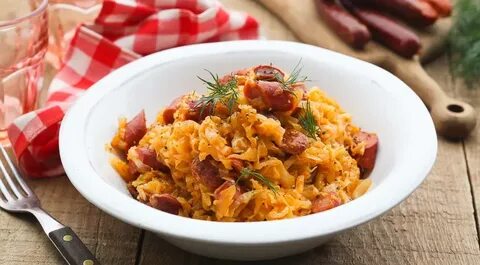 Капуста тушеная с рисом и сосисками