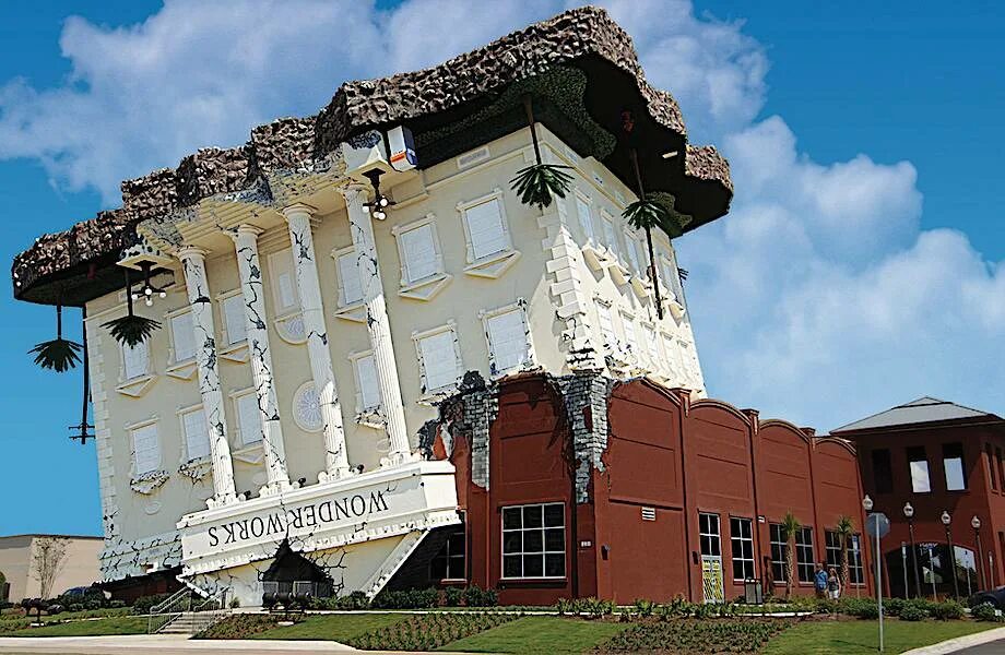 Необычный дом. Дом-ботинок, штат пенсильвания, сша. Арт объекты образ воды. Шимбарк польша. Самые необычные новогодние елки.