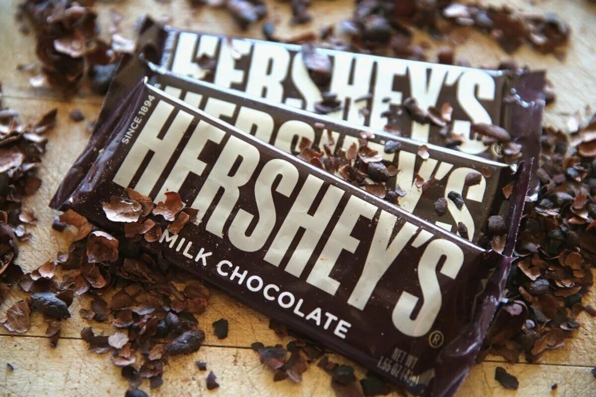 The hershey company. Hershey’s в Херши. Батончики Hershey's. Hershey шоколад. Шоколад американский Хершес.