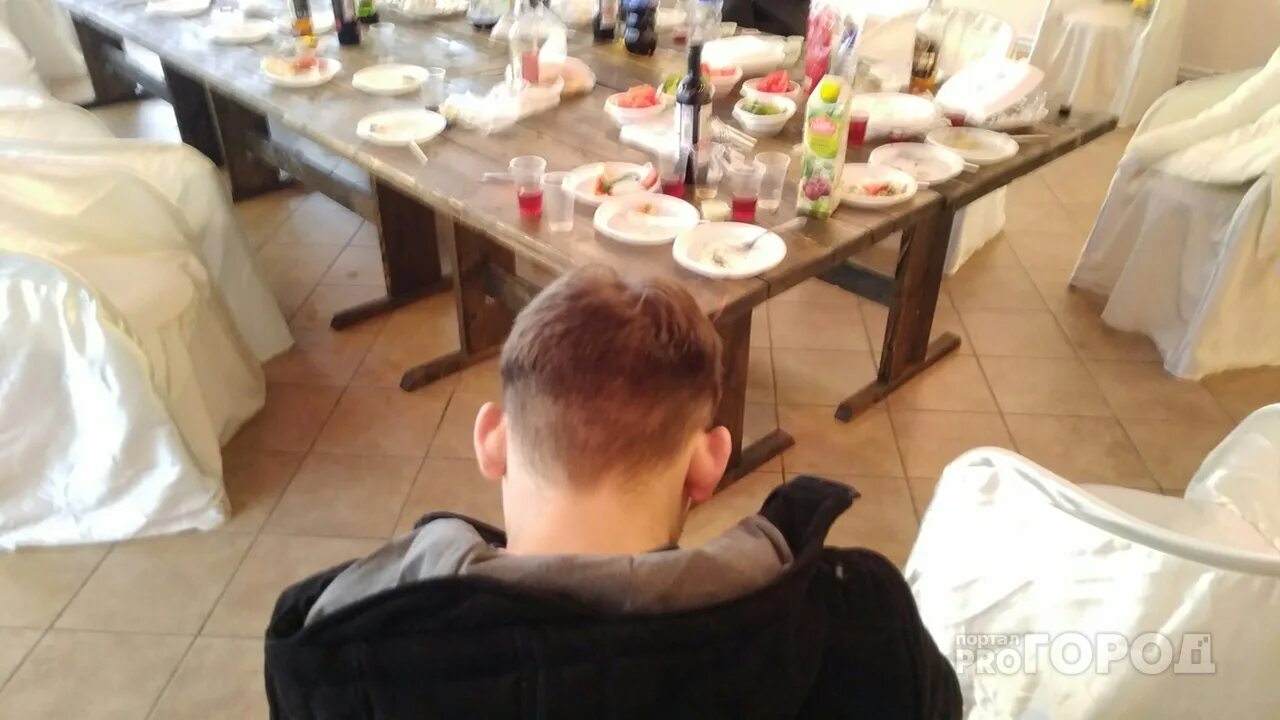 Полиция в метро. Куда сдают пьяных. Куда сдают пьяных. Куда сдают пьяных. Милиционер у метро.