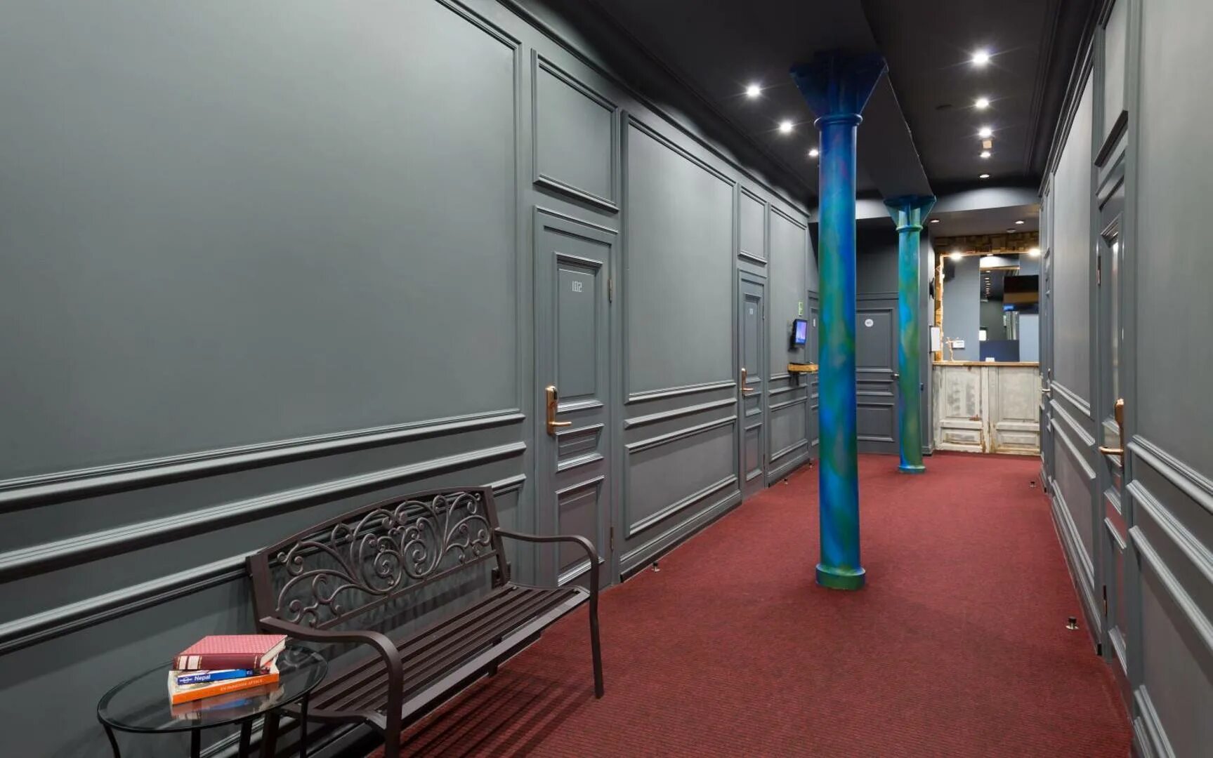 Station hotel s10 санкт-петербург. Станция v18 гостиница санкт-петербург. Станция премьер санкт петербург. Станция premier v18. Метро адмиралтейская санкт-петербург эскалатор.