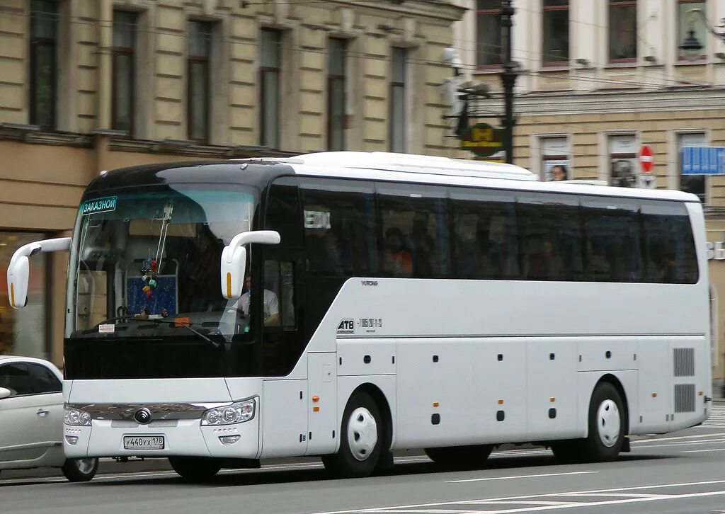 Экскурсионные автобусы в санкт петербурге. Ютонг zk6122h9. Yutong 6122h9. Автобус Ютонг 6122. Yutong zk6122h9 2022.