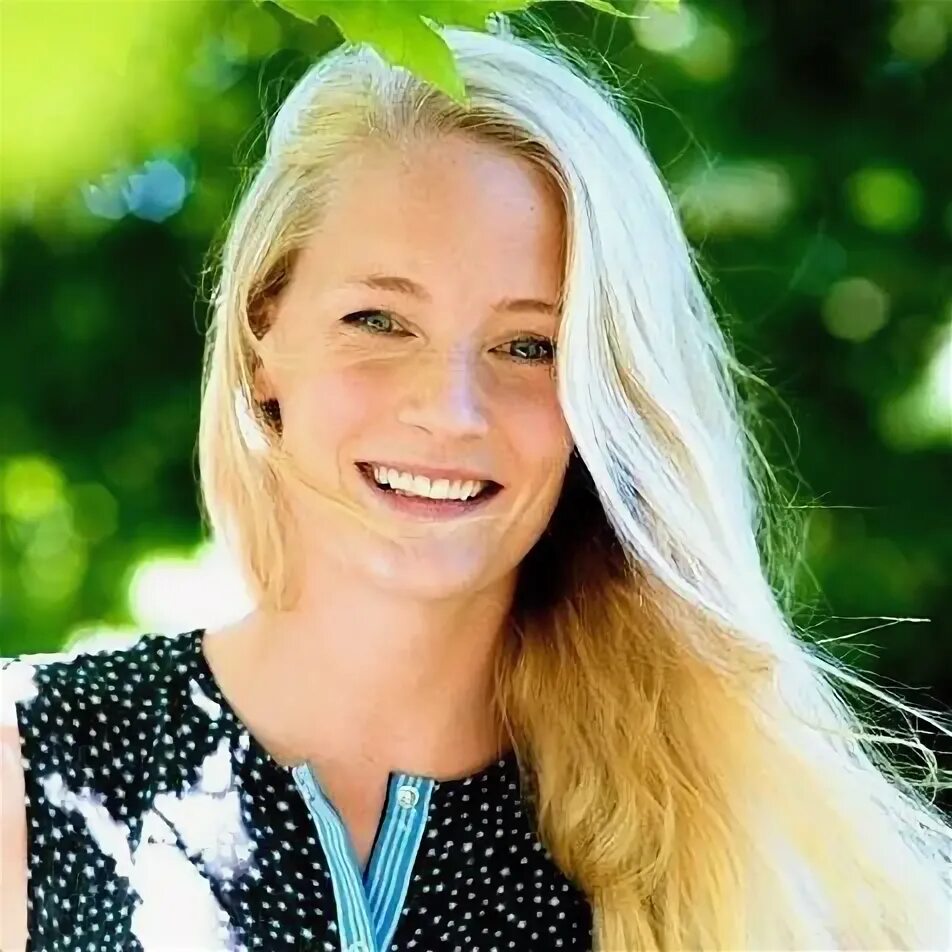 Люси фоли. Охотничий домик книга. Люси фоли охотничий дом на английском. Охотничий дом люси фоли книга. Фоли люси "охотничий дом".