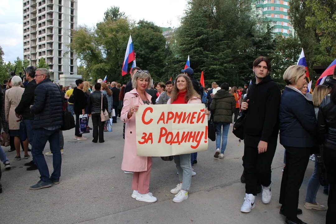 Митинг в Симферополе 2014. Митинги в Крыму 2014. Митинг в поддержку ДНР И ЛНР. Митинг в симферополе