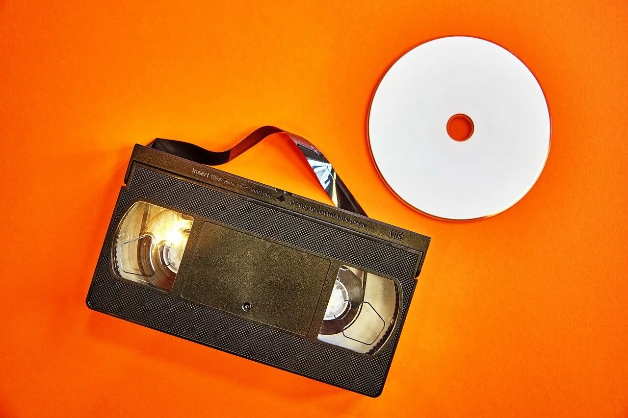 VHS кассеты. Видеокассета VHS. Оцифровка видеокассет. Старые видеокассеты.