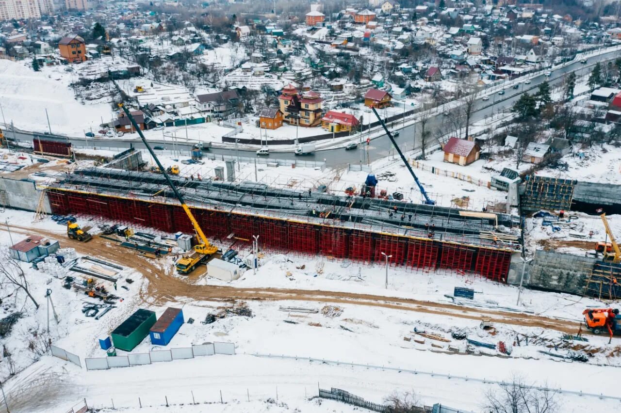 Казанская кольцевая. Казанская Кольцевая железная дорога. Кольцевая Казань. Строящийся дом на танковом кольце Казань. Окружная Казань фото.