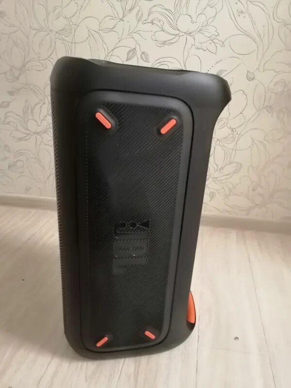 Jbl 100 микрофон. Jbl partybox 100. колонки jbl partybox 100 black. колонка jbl пати бокс 100. jbl pb100 динамик.