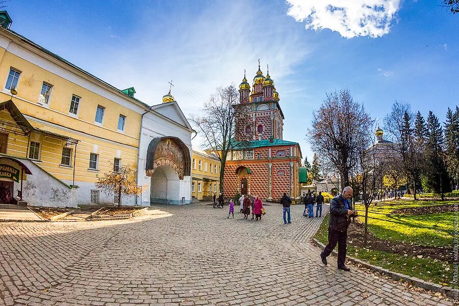 Сергиев Посад архитектура. Город Дмитров Сергиев Посад. Сергиев Посад весной. Солнечная улица Сергиев Посад. Г дмитров улицы