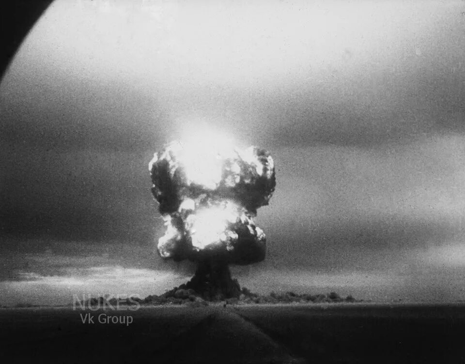 Испытание первой советской ядерной бомбы год. Ядерная бомба СССР РДС 1. РДС -1 бомба Семипалатинск. Первая атомная бомба СССР 1949. Семипалатинский полигон 1949.