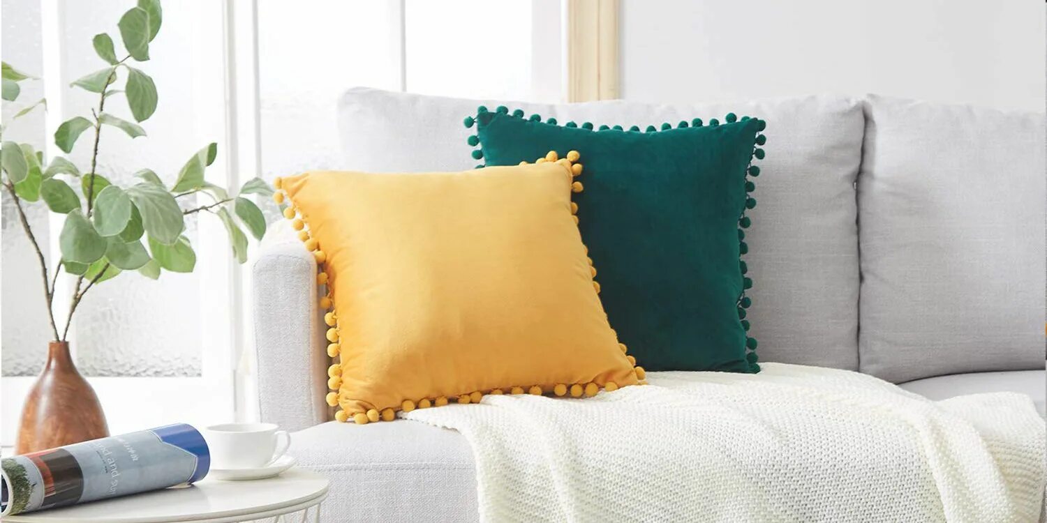Are there three cushions. Подушки диванные Эстетика. Декоративные подушки баннер. Цвет подушки. Серый диван с яркими подушками.