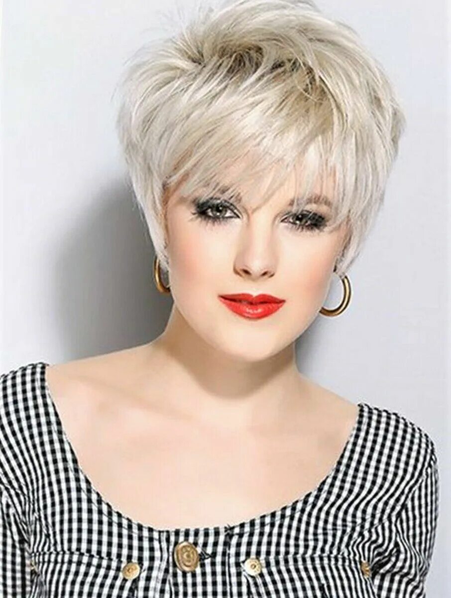 Короткая женская стрижка с пышной макушкой My style!! Short straight hair, Hairstyle, Dark hair