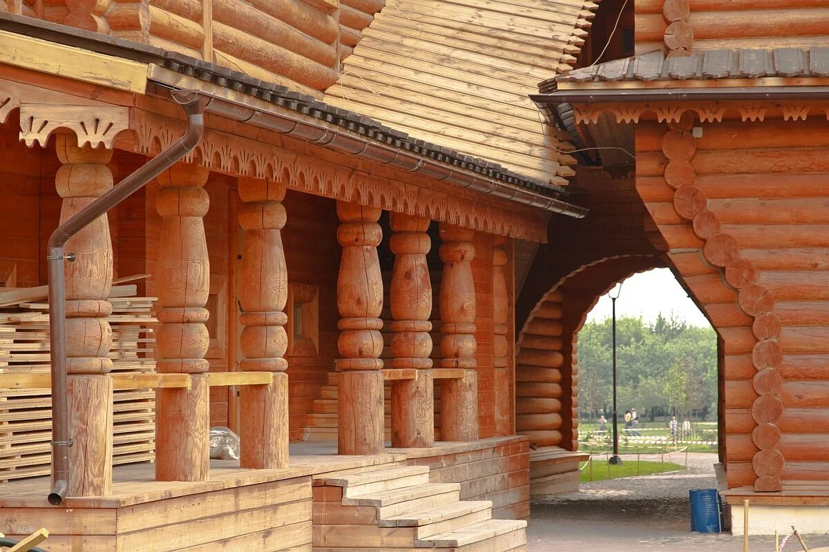 Wooden на русском. Ярославль деревянные Терема архитектура древняя Русь. Новгородский Терем. Славянский каменный Терем. Деревянное зодчество Ярославль.