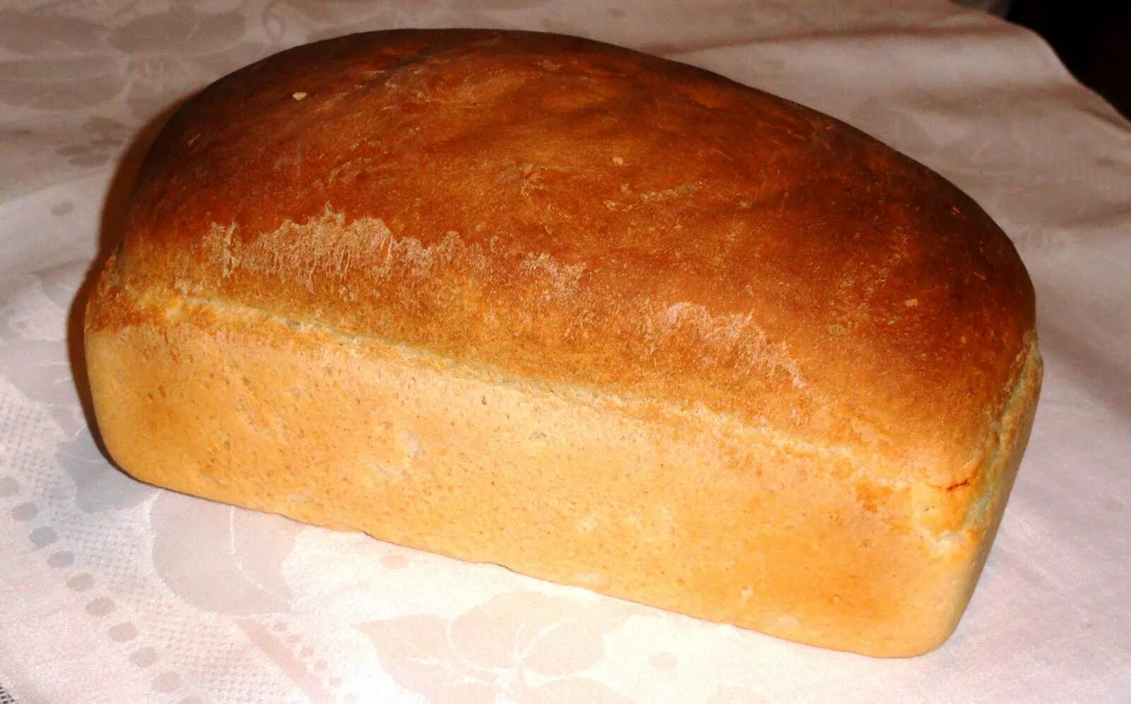 Домашний хлеб. Домашний белый хлеб. Булка хлеба. Выпечка хлеба в духовке. Хлеб в духовке видео