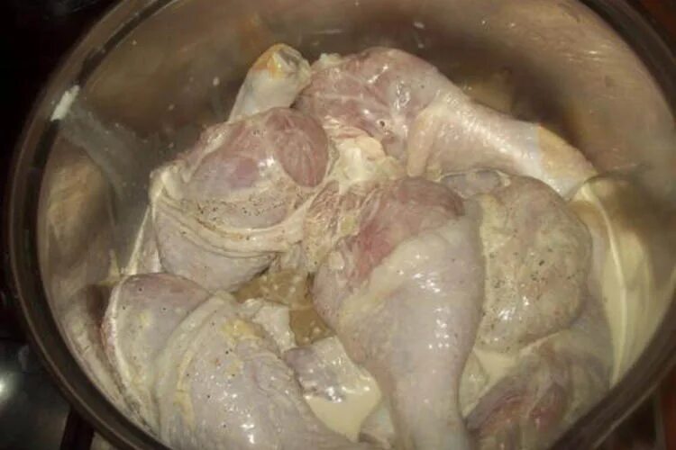 Рецепт как замариновать курицу для запекания. Голень куриная в майонезе. Куриные голени в майонезе в духовке. Курочка в майонезе. Куриные ножки в духовке с майонезом.