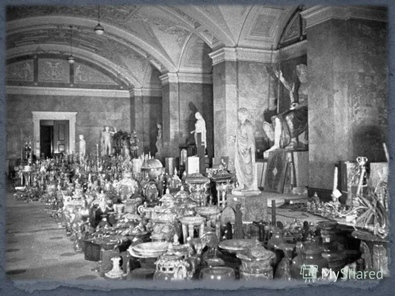 Эрмитаж в блокаду. Эрмитаж после блокады ленинграда. Эрмитаж в блокаду. Для чего хранители эрмитажа во время эвакуации. Для чего хранители эрмитажа во время эвакуации.