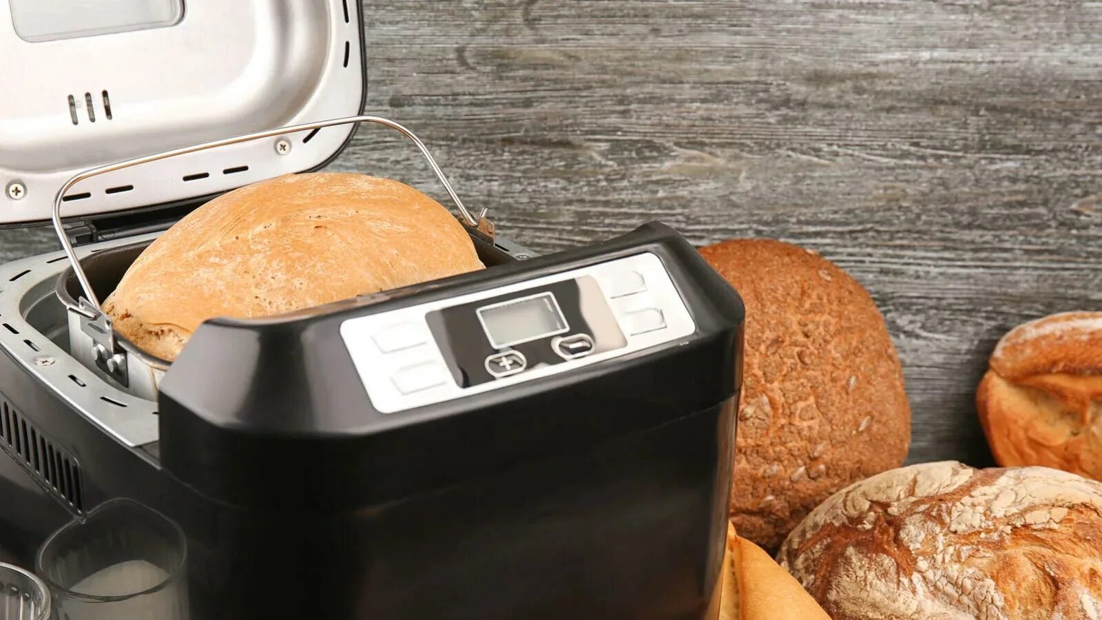 Bread maker. Хлебопечка круглая,с хлебом. Хлебопечь полупрофессиональная. Хлебопечка баннер