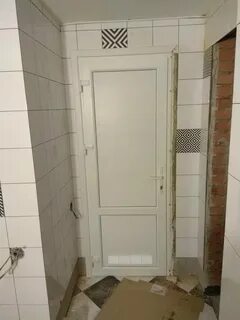 Пластиковые двери в ванну