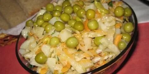 Салат из квашеной капусты и зеленого горошка