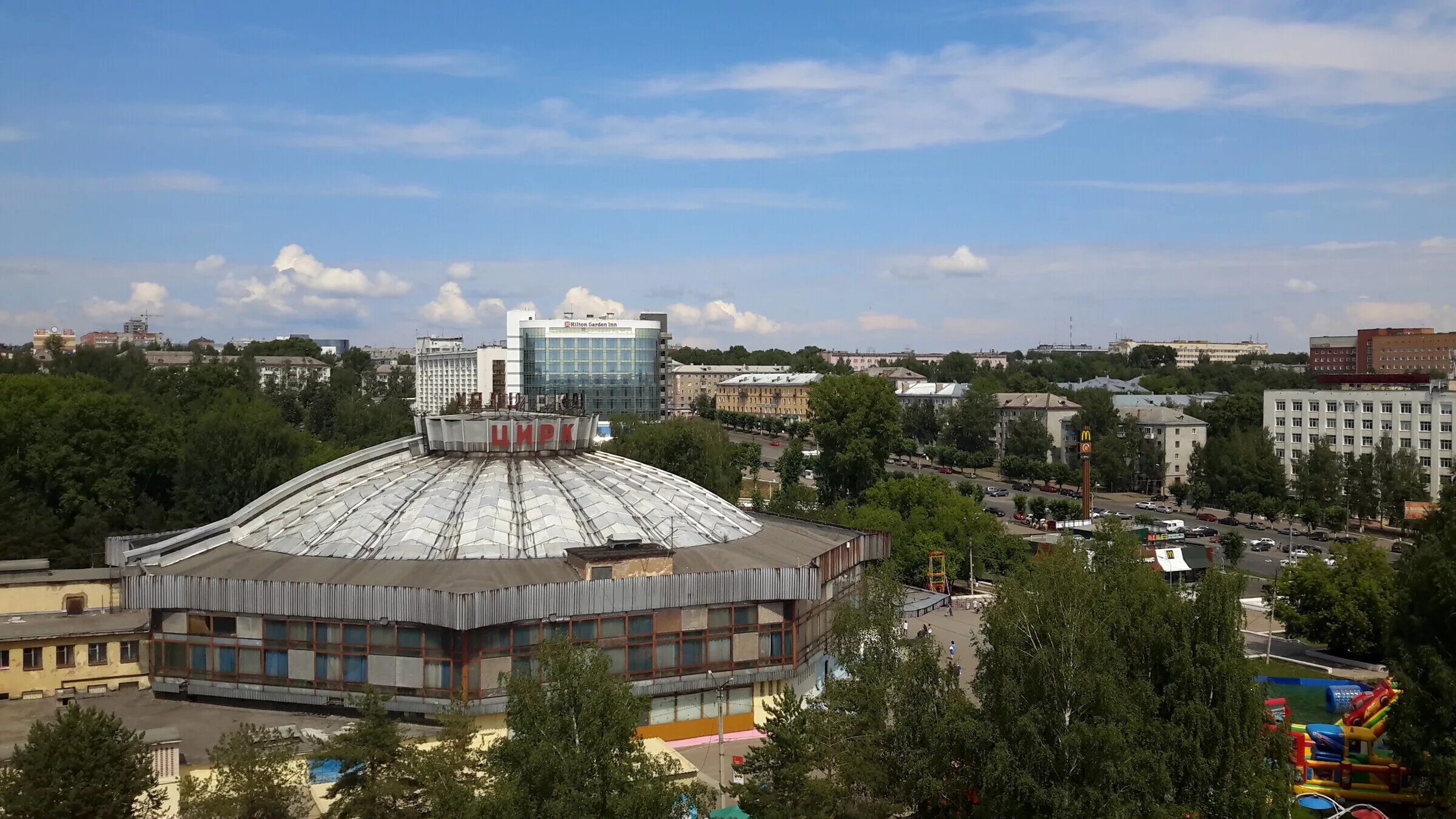 Кировский государственный цирк в Кирове. Цирк города Кирова. Киров Кировская область цирк. Октябрьский проспект у цирка.