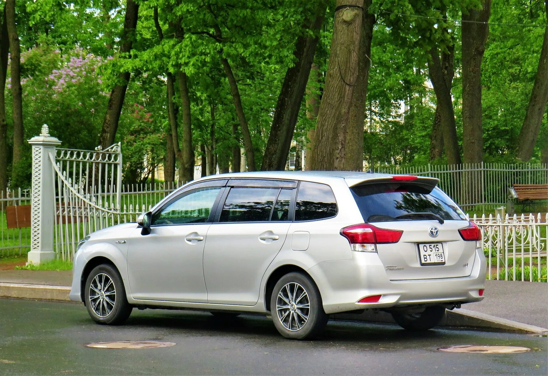 Fielder гибрид. Toyota corolla fielder. тойота королла fielder. тойота королла филдер 2017. тайта каролла филдер 2015.
