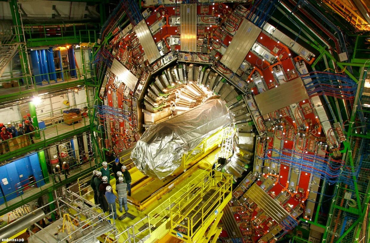 Ускоритель атомных частиц. Швейцария ЦЕРН коллайдер. Большой адронный коллайдер в Швейцарии. Большой адронный коллайдер ЦЕРН. Бак большой адронный коллайдер.