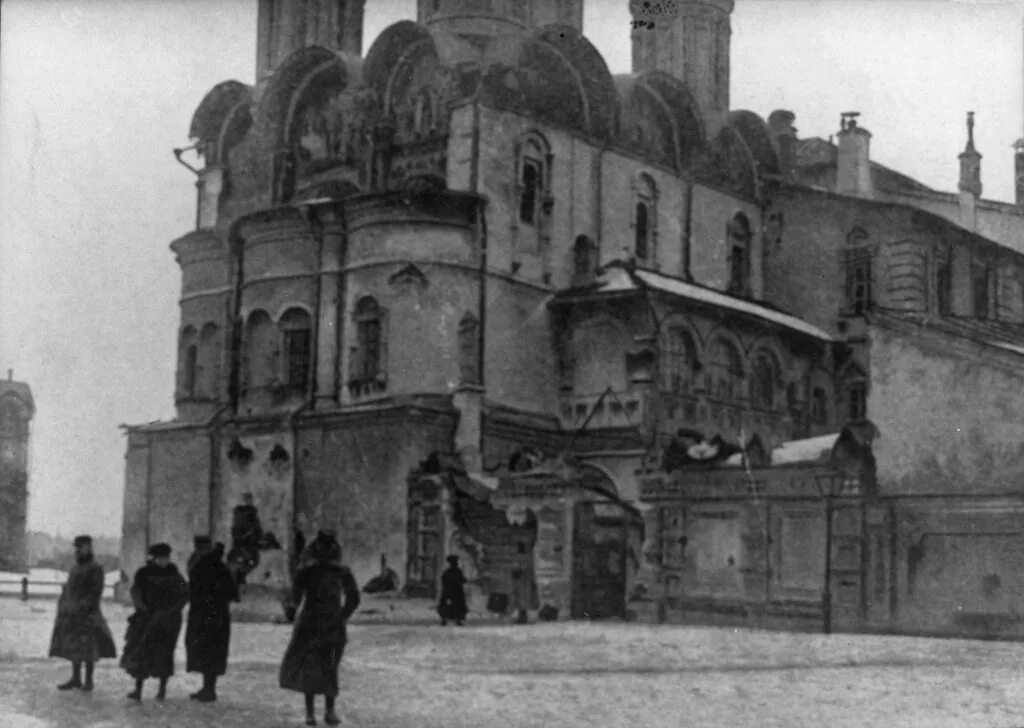 Церковь после революции. Обстрел Московского Кремля 1917. Разрушенные храмы Москвы после революции.