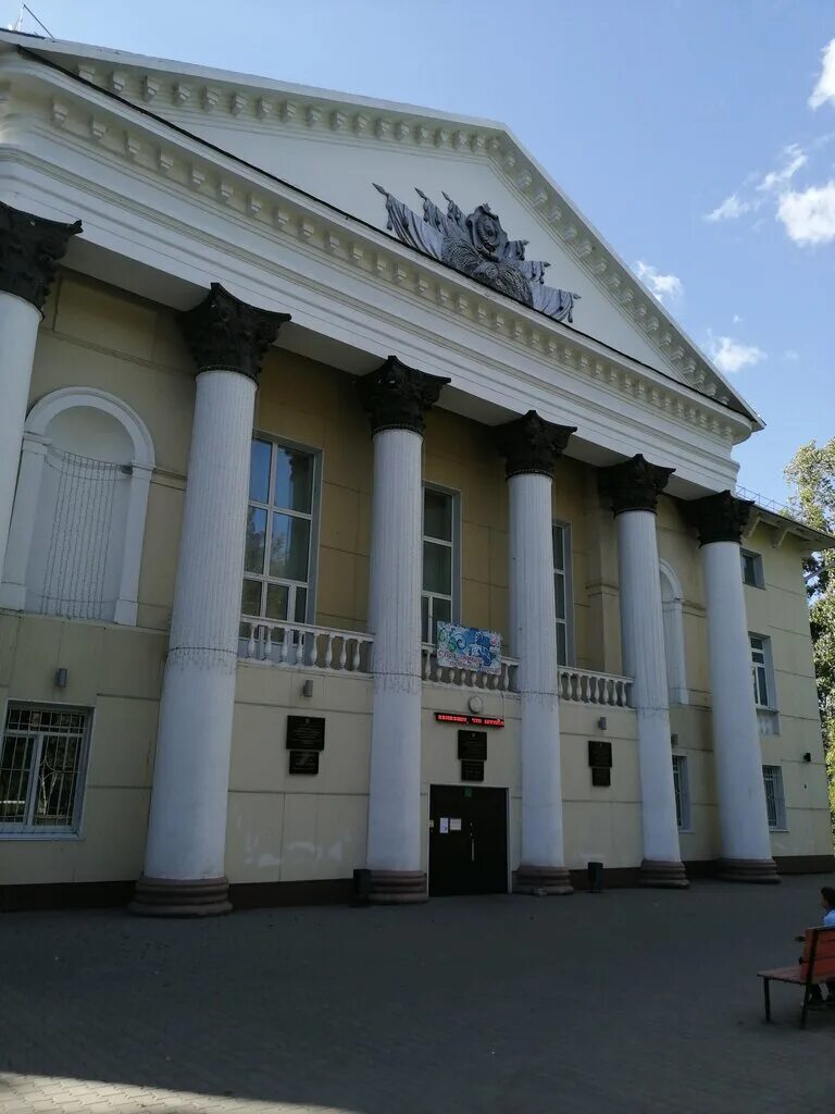 дом культуры энергомаш хабаровск. хабаровска. реконструкция бывшего дома культуры в калевале. дк железнодорожников хабаровск. районный дом культуры советская гавань.