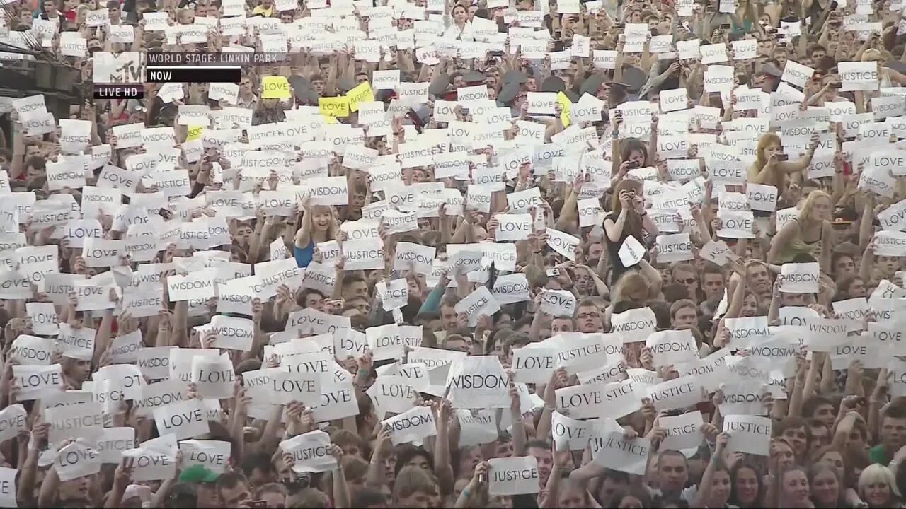 End up living. Linkin Park Moscow 2011. Linkin Park Red Square 2011. Linkin Park Live in Moscow 2011. Linkin Park Moscow 2011 Flashmob.