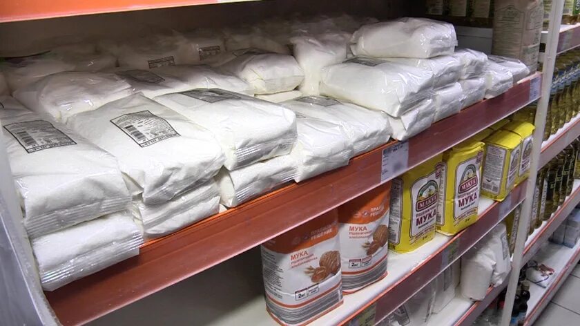 Сахар прикольные картинки. Куда девают сахар. Куда девают сахар. Сахар мешок. Сахар на прилавке.