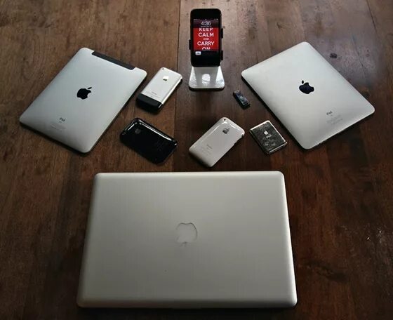 Магазин списанной техники apple за 0. Техника Apple. Коллекция Apple. Вся техника Apple. Комплект техники Apple.