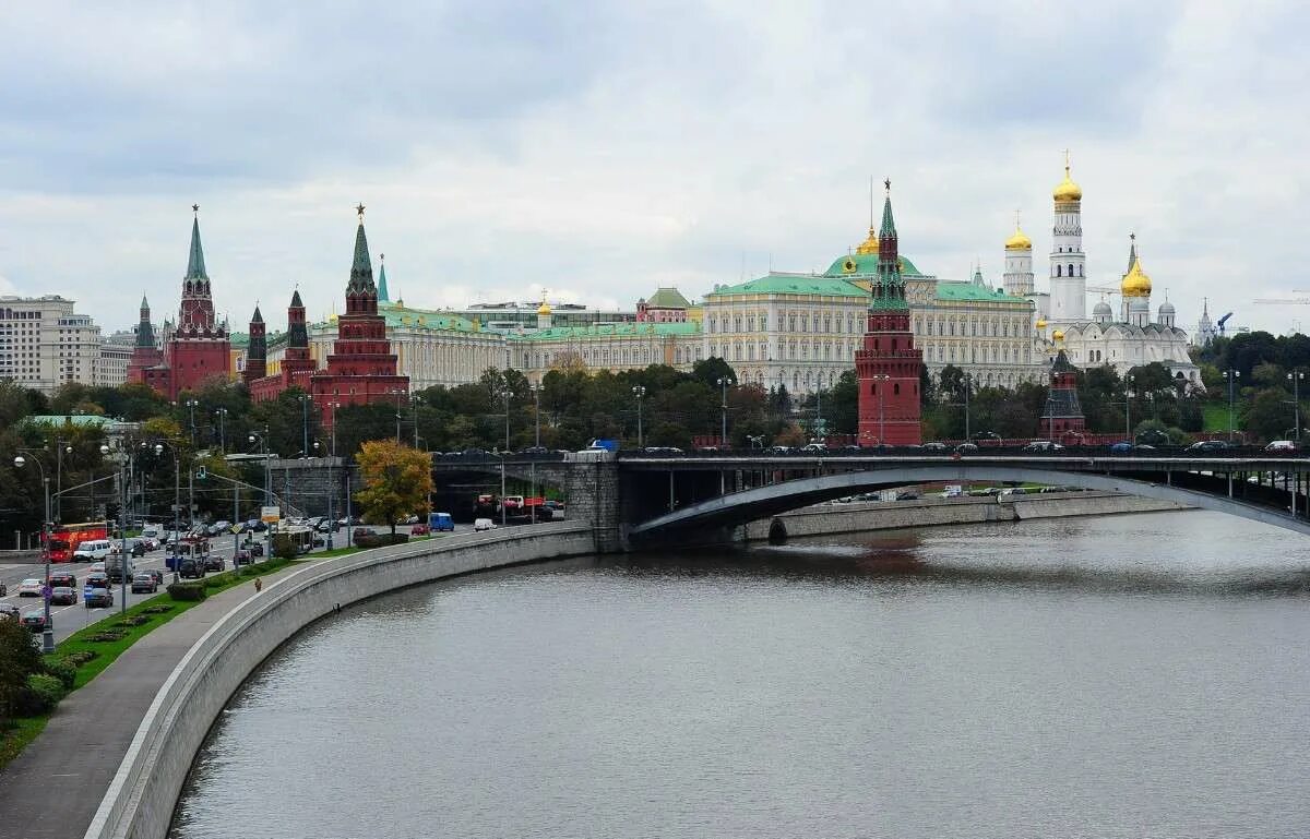 Москвы не бывает 2. Московский Кремль вид с моста. Кремль Автор. Какая Москва. Москва какая она.