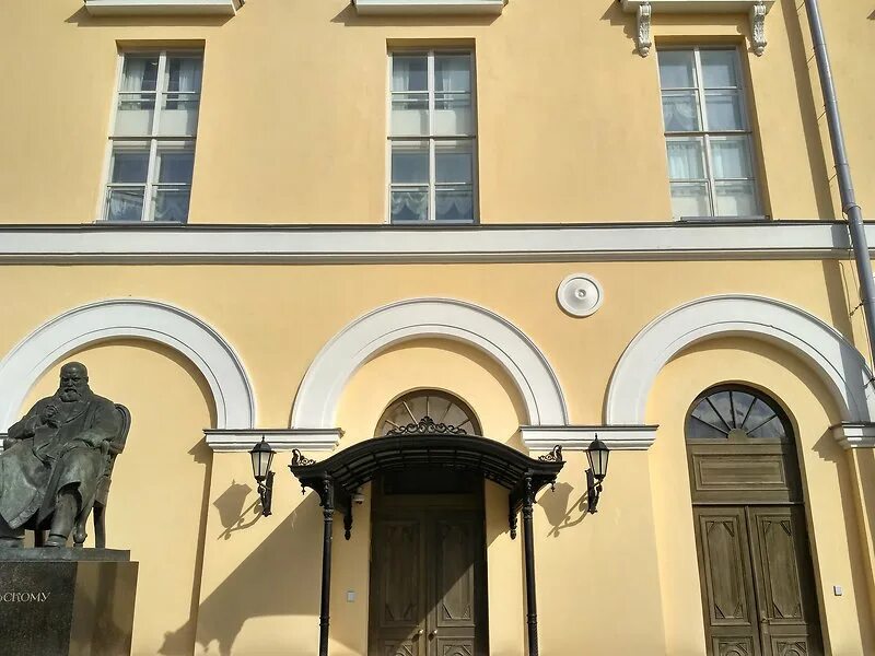 Малый театр бове. Малый театр в москве театр островского. Московский академический малый театр. Малый театр бове. Здание малого театра.