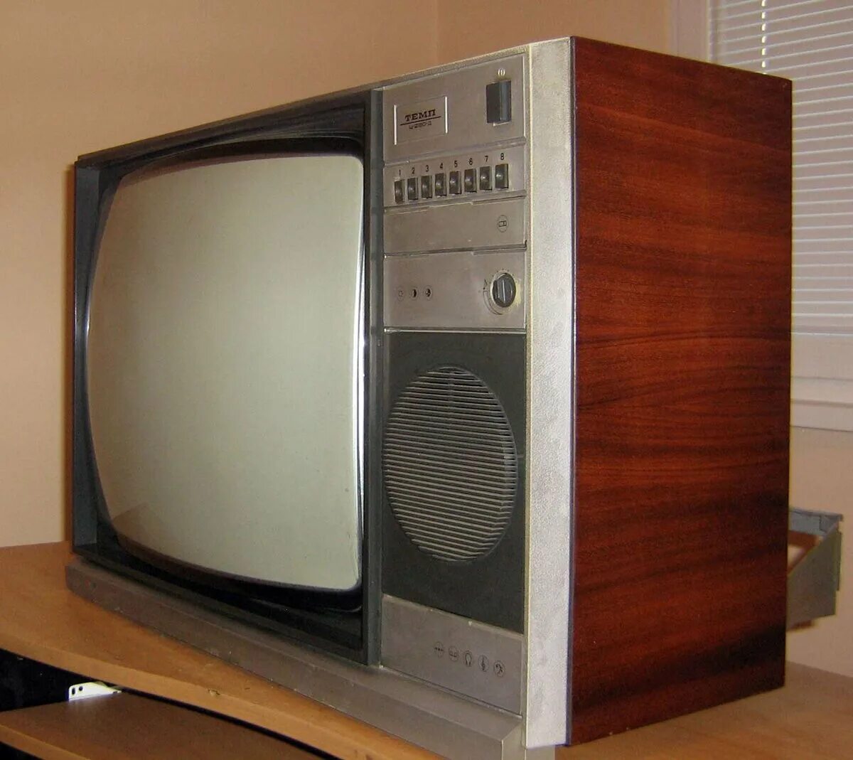 Телевизор с элт с плоским экраном ультра слим jvc 21 дюйм. Темп 280ц цветной телевизор. Телевизор 20 века. Рекорд 309 телевизор. Телевизоры 17 года.