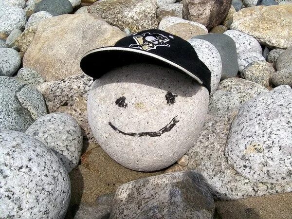 Мы строим на камне. Россияне могут есть камни. Камень постамент. Хочу быть камнем. Камень мем.