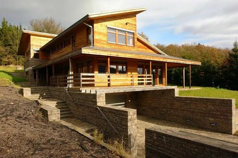 archiweb.cz - Rodinné domy ve svahu House styles, House design, House