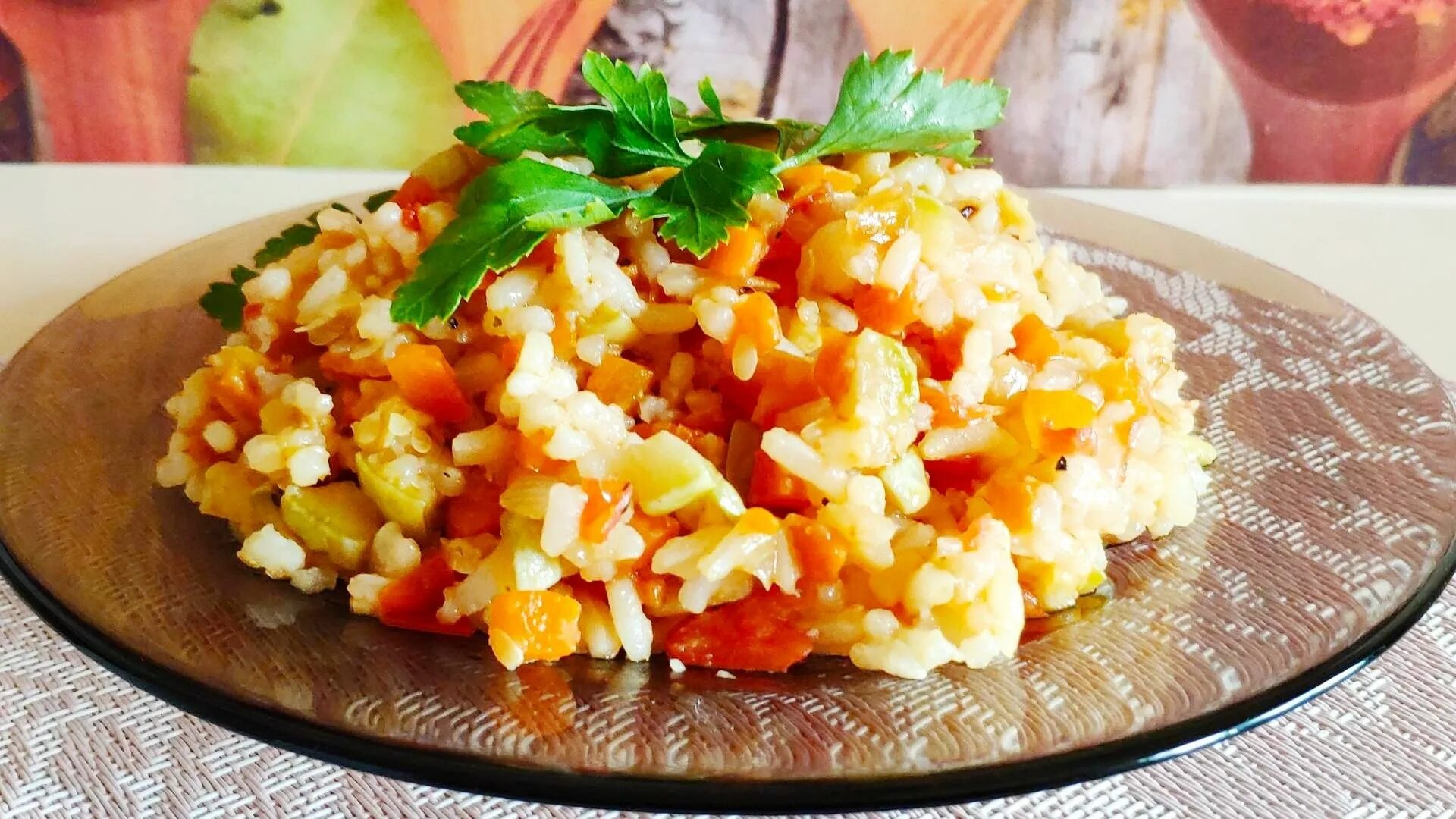 Рис соус кабачок. Рис с кабачками. Кабачки с рисом вкусный рецепт. Рис с цукини. Соте с рисом.