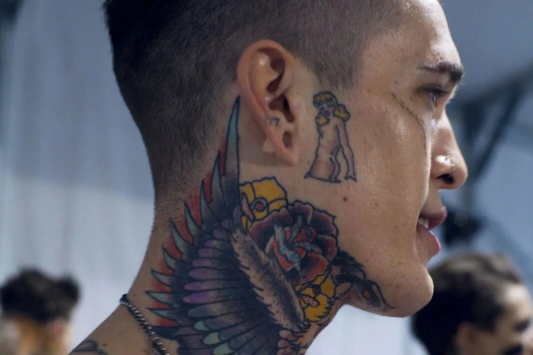 Японское тату на шее. Тату на шее. тату на всю шею. японские тату на шее. тату крылья на шее.