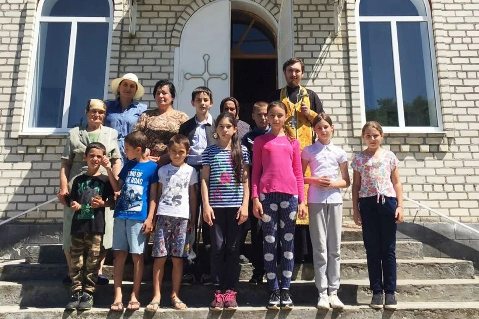 Село спарта карачаево-черкесия церковь. Иерей алексий розов. Кчр село спарта школа. Село спарта кавказ. Село спарта карачаево-черкесия.