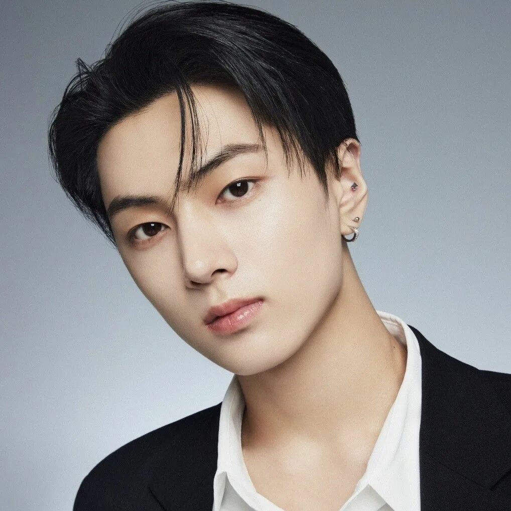 Чон чонсон. Пак чонсон jay. Чонсон. Enxypen джей. Сону enhypen фотосессия.