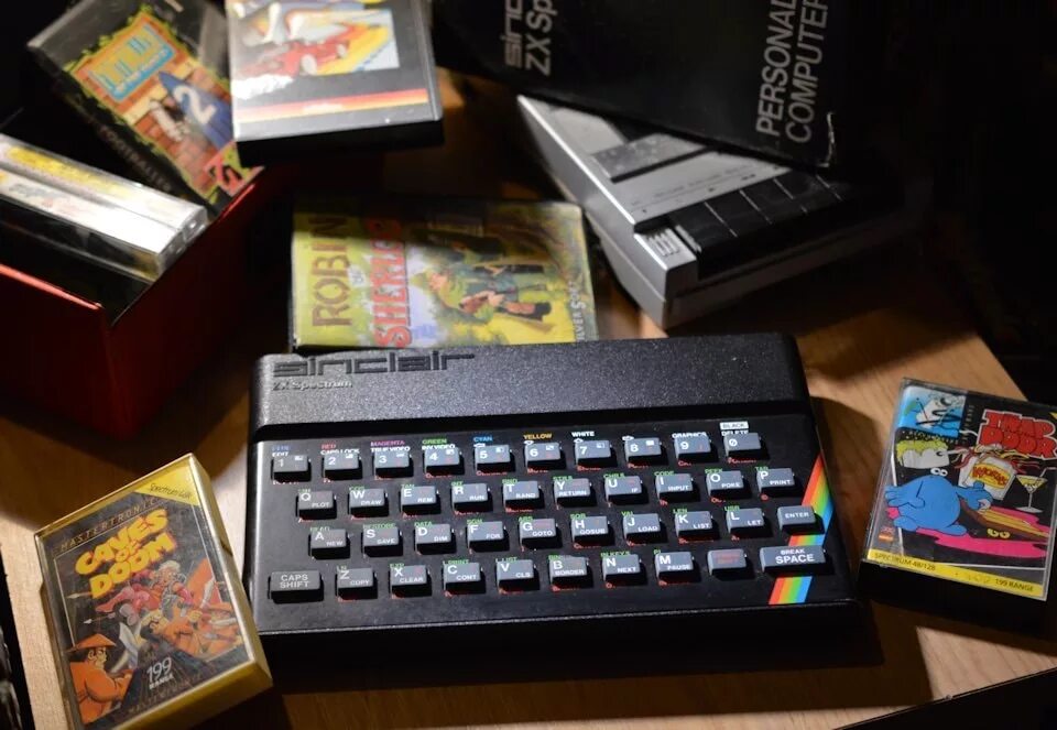 Игра магнитофон. ZX Spectrum 48. ZX Spectrum 48k кассеты. ZX Spectrum игры на кассетах. Синклер ZX Spectrum.