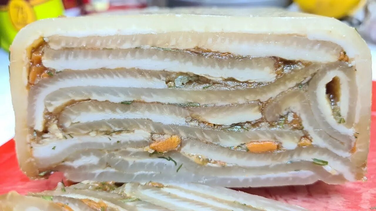 Блюда из свиных шкурок. Блюдо из свинных шкурлк. Деликатес из свиной шкурки «забайкальский». Деликатес из шкурок. Деликатес из шкурок.