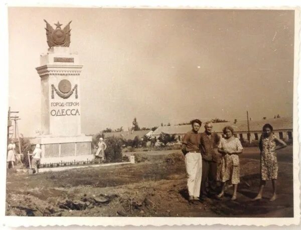 Два столба. Два столба одесса 1955. три столба одесса. одесса 2 столба.