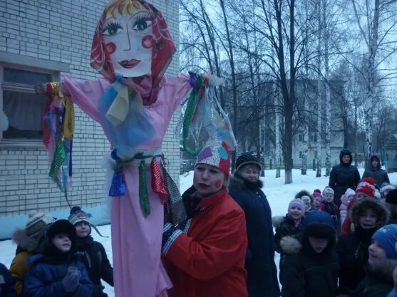 Сценарий масленицы в детском саду скоморохи. Скоморохи на Масленицу. Проводы зимы Скоморохи. Сценки для Скоморохов. Сценка на Масленицу смешная.